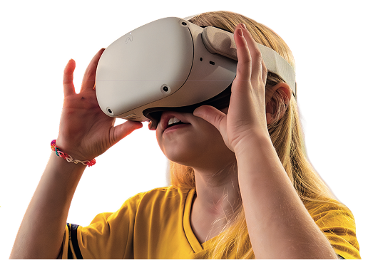 Criança usando óculos de realidade virtual